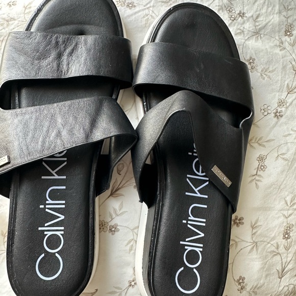 Calvin Klein - Picture 1 of 6